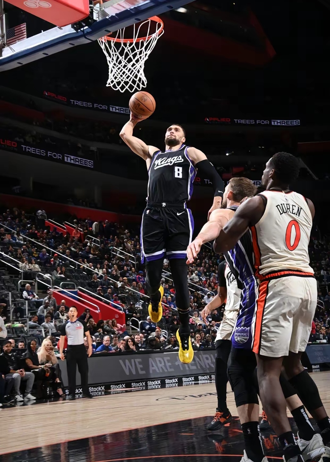 新球体育官网注册新球体育网站包含转折点萨克拉门托国王强势反弹，NBA常规赛今夜攻防权衡，赛场秩序良好，轮换策略成焦点的词条