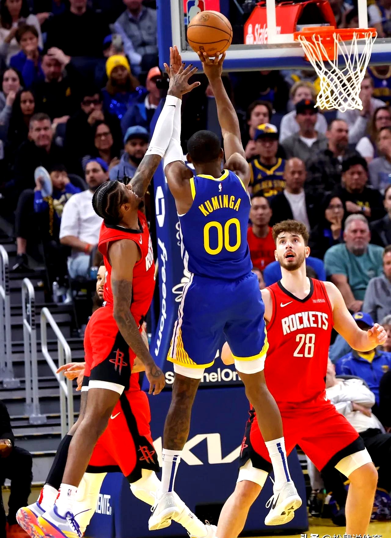 新球体育网站关于转会期金州勇士调整名单以备NBA总决赛；更衣室发声环节打磨；态度坚定；医务组通报恢复的信息