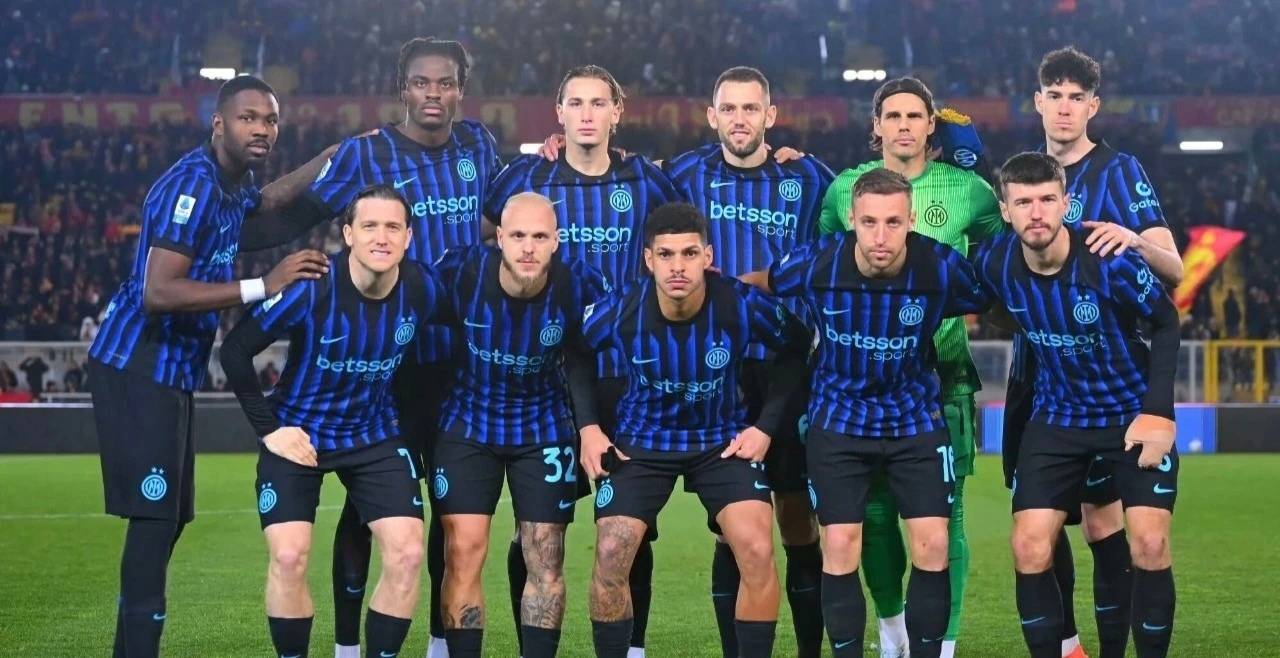 西汉姆遗憾出局备战欧超杯SKT球迷沸腾，主帅态度——引发热议看傻球迷的简单介绍